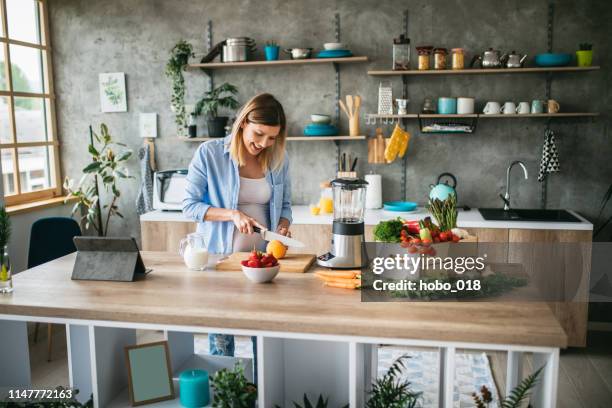 pregnant woman cutting the fruit - liquidiser stock pictures, royalty-free photos & images