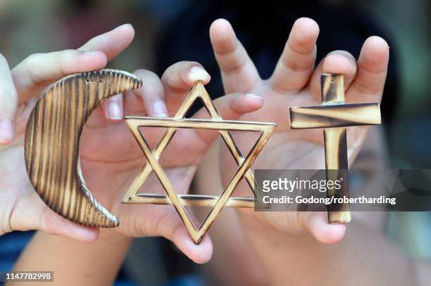 christianity, islam, judaism, the three monotheistic religions with symbols of jewish star, muslim crescent and christian cross, vietnam, indochina, southeast asia, asia - jodendom stockfoto's en -beelden
