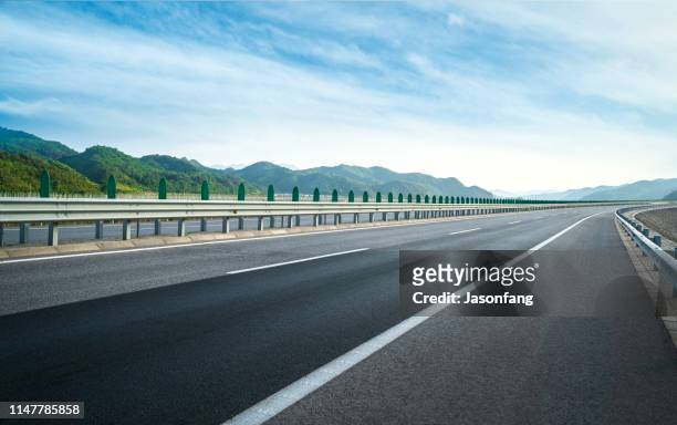 weg - autosnelweg stockfoto's en -beelden