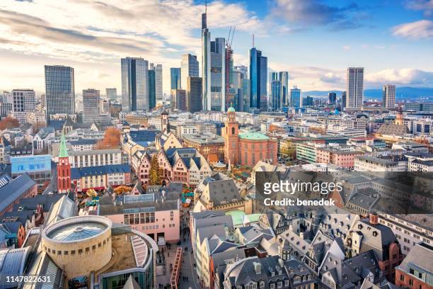 skyline der innenstadt von frankfurt am main - urban skyline stock-fotos und bilder
