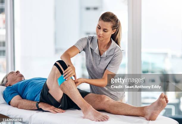 this will help support your knee - orthopedic equipment stock pictures, royalty-free photos & images
