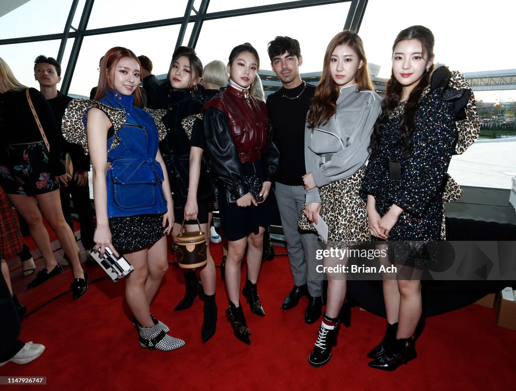 Louis Vuitton Cruise 2020 Fashion Show