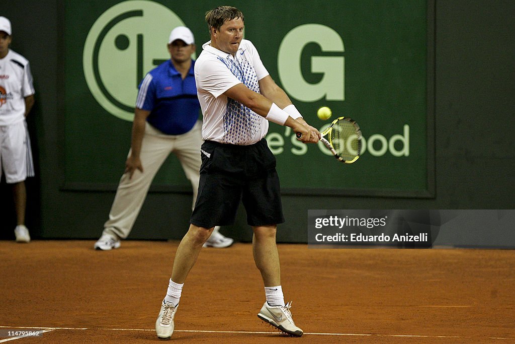 Andres Gomez v Yevgeny Kafelnikov - ATP Grand Champions Brazil