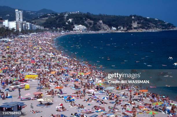Vue de la plage de Lloret de Mar, en Catalogne, en août 1989, Espagne.