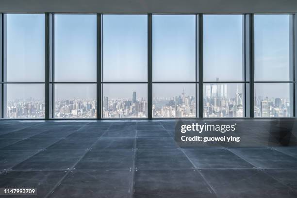 looking at the shanghai skyline through the window - centre piece photos et images de collection