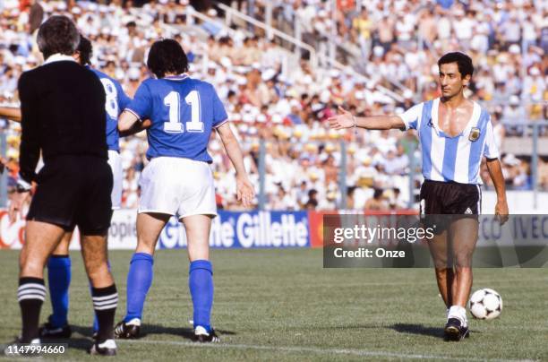 Osvaldo Ardiles of Argentina during the World Cup 1982 match between Argentina and Italy, on June 29th in Estadi de Sarria, in Barcelona, Spain....