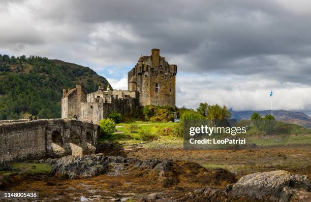 castelo de eileen donana em scotland - long - fotografias e filmes do acervo