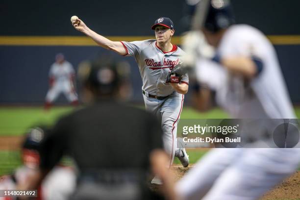 Jeremy Hellickson of the Washington Nationals pitches in the fourth inning against the Milwaukee Brewers at Miller Park on May 08, 2019 in Milwaukee,...