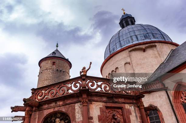 eine statue in der festung marienberg in würzburg, bayern, deutschland - münchner residenz stock-fotos und bilder