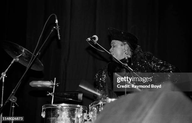 Singer Betty Wright performs at the Regal Theater in Chicago, Illinois in November 1991.