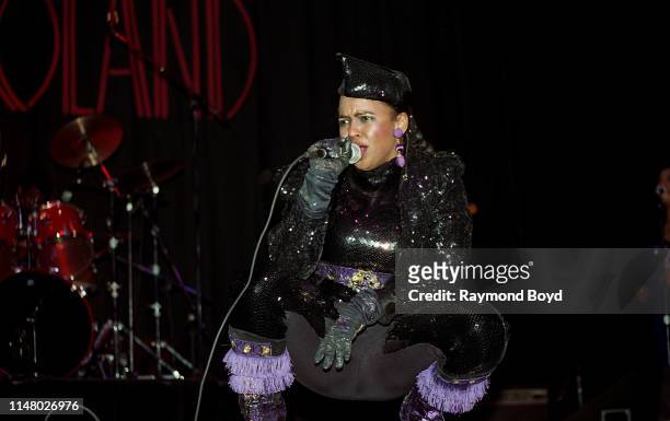 Singer Betty Wright performs at the Regal Theater in Chicago, Illinois in November 1991.