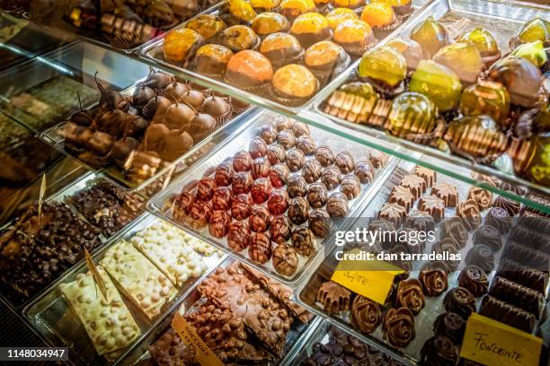 italian chocolates display, tuscany - monteriggioni stock pictures, royalty-free photos & images