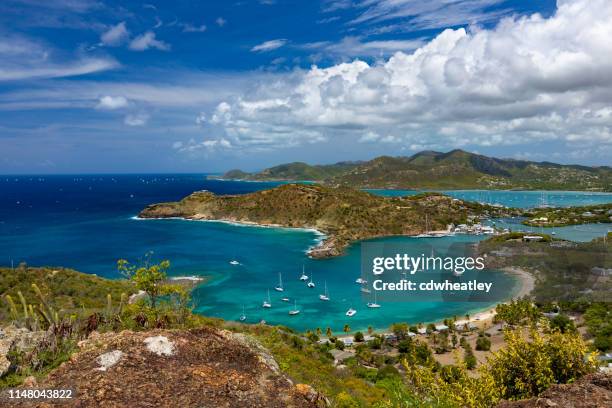 vista o porto inglese, antigua, da shirley heights - antigua and barbuda foto e immagini stock