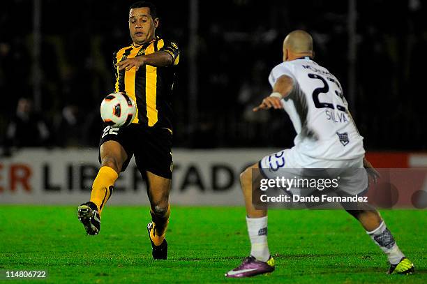 Dario Rodriguez of Penarol in action during a match as part of Santander Libertadores Cup 2011 at Centenary Stadium on May 26, 2011 in Montevideo,...