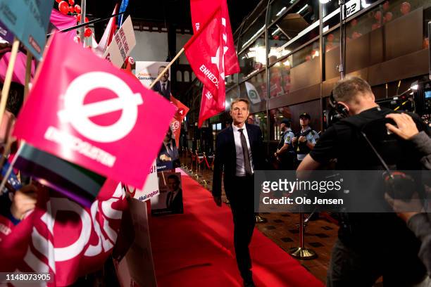Kristian Thulesen Dahl, party leader of The Danish Peoples Party, arrives through a massive crowd of young supporters to the last broadcasted TV...