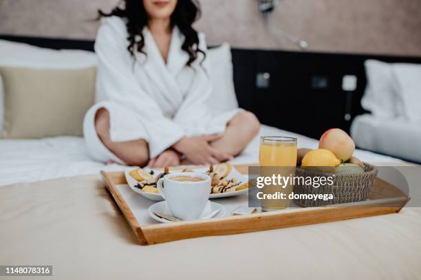 frukost på sängen på hotell rummet - hotel breakfast bildbanksfoton och bilder