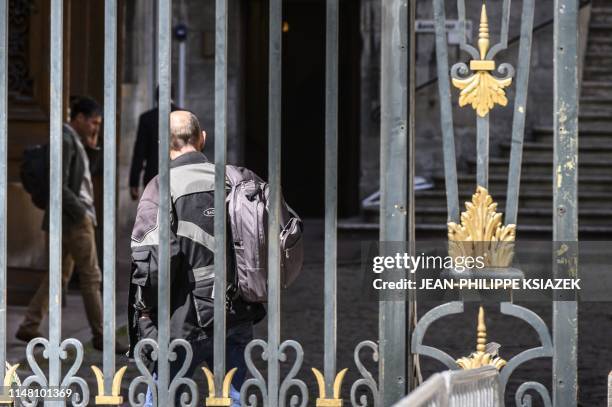 Police officers of the OCLCIFF arrive at the city hall of Lyon, on June 5, 2019. - The city hall of Lyon and the residence of Lyon's mayor Gerard...