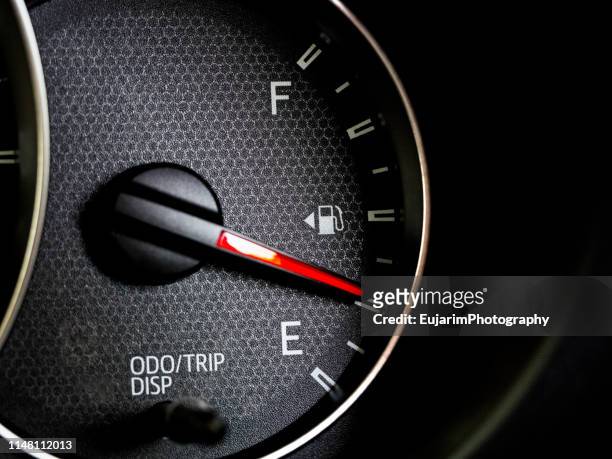 close up of car fuel gauge with red needle - dashboard fotografías e imágenes de stock