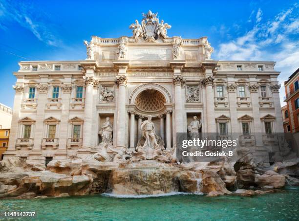 fontana de trevi en roma, italia - fontana de trevi fotografías e imágenes de stock