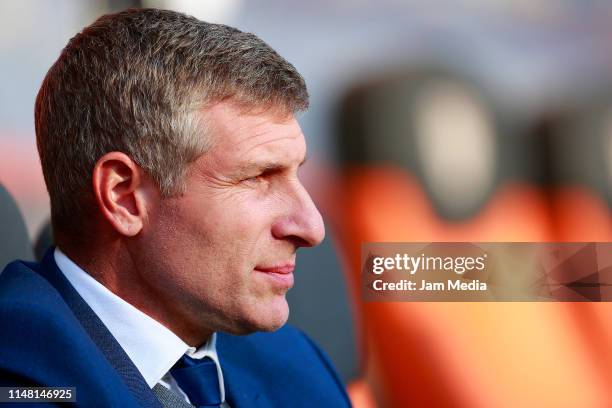 Martin Palermo, Coach of Pachuca looks on during the quarterfinals first leg match between Pachuca and Tigres UANL as part of the Torneo Clausura...