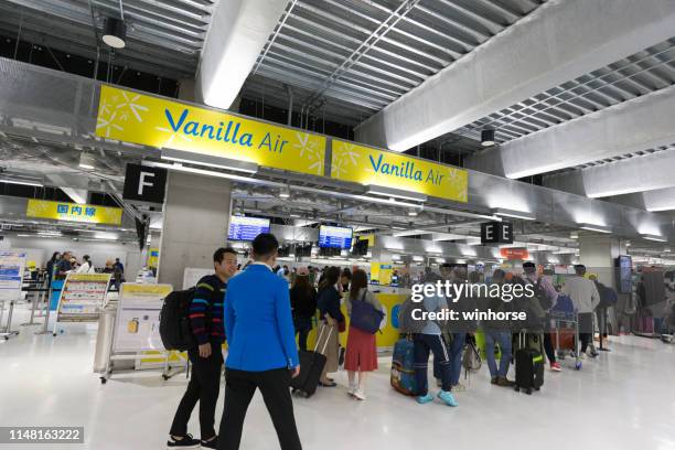 成田国際空港第3ターミナルのバニラエアー - バニラエア ストックフォトと画像