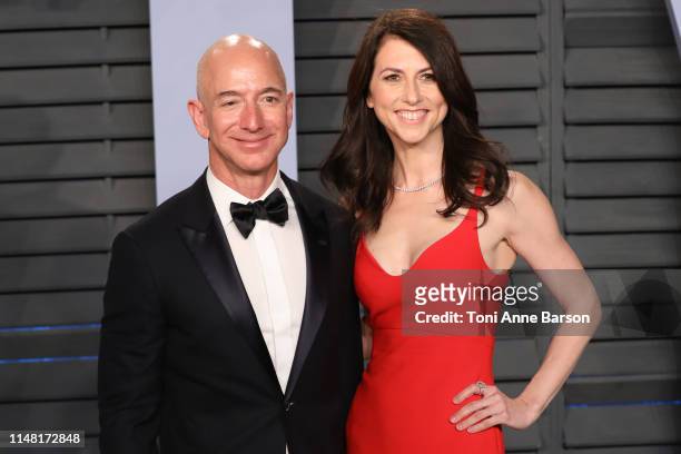 Jeff Bezos and MacKenzie Bezos attends the 2018 Vanity Fair Oscar Party hosted by Radhika Jones at Wallis Annenberg Center for the Performing Arts on...