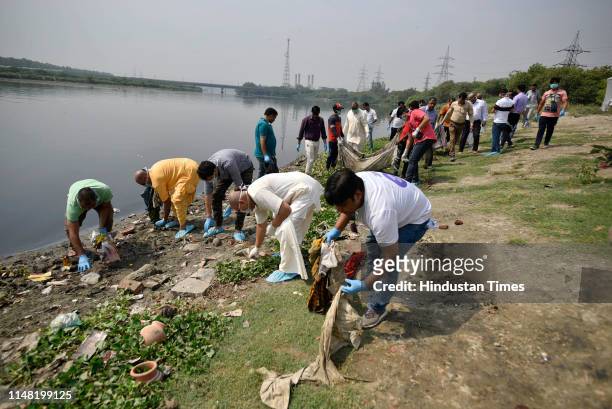 Devotees along with south Delhi municipal workers participate in Swachh Yamuna Abhiyan to clean river Yamuna on the occasion of World Environment...