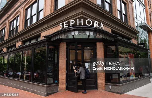 Sephora Cladding 82 Sephora Dc Stock Photos, High-Res Pictures, and Images - Getty Images