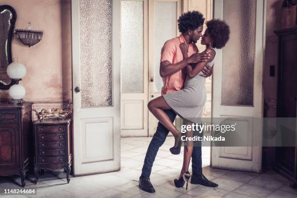 romantic young cuban couple in havana - havana dancing stock pictures, royalty-free photos & images