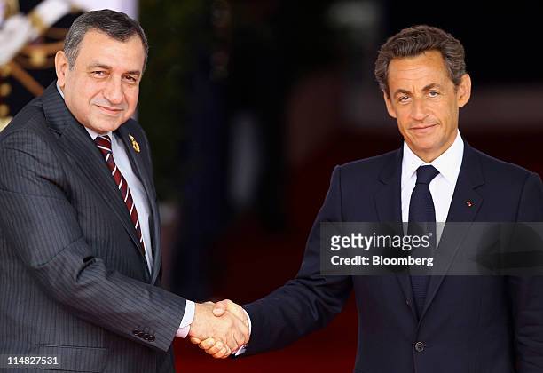 Nicolas Sarkozy, France's president, right, shakes hands with Essam Sharaf, Egypt's prime minister, during the Group of Eight summit in Deauville,...