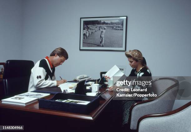 American golfer Ben Crenshaw in his offce with his wife Julie at home in Austin, Texas, circa 1989.