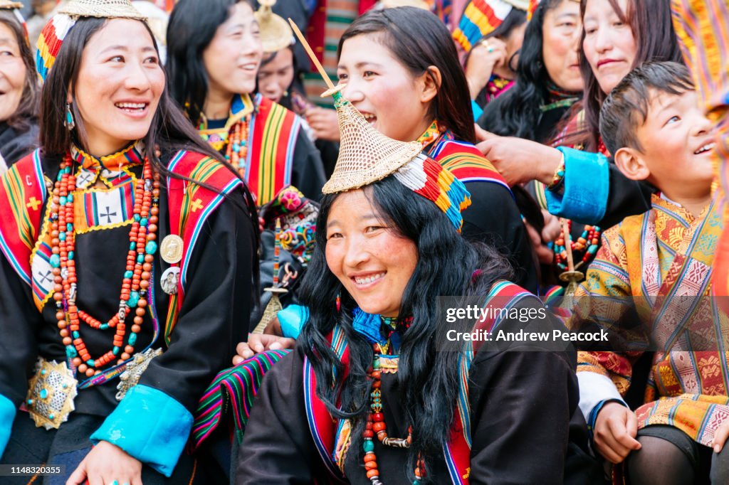 Les femmes de layap au Festival de GASA. La caractéristique la plus distinctive de la robe des femmes Layap est leur chapeau conique.