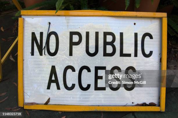 'no public access' warning sign - no trespassing segnale inglese foto e immagini stock