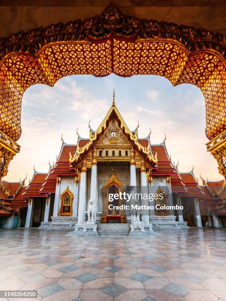 sunrise at marble temple, bangkok, thailand - bangkok stock-fotos und bilder