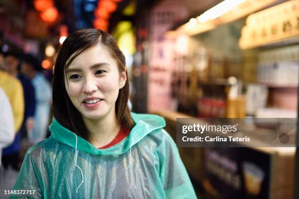 asian woman in a taiwanese night market - taiwan night market stock pictures, royalty-free photos & images