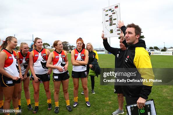 Nick Rutley Nick Rutley senior coach of the Dandenong Stingrays talks to players ...