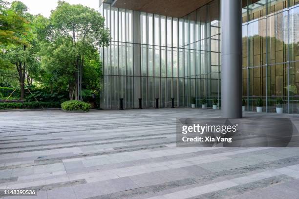 empty parking lot in front of a modern building - city building entrance stock pictures, royalty-free photos & images