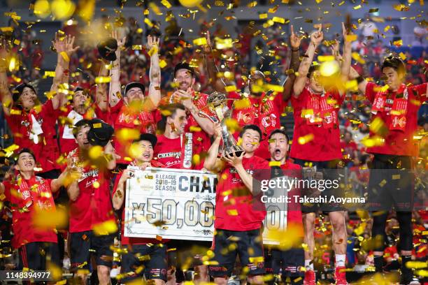 Players of Alvark Tokyo celebrates after defeating Chiba Jets 71-67 to win the B.League final match at Yokohama Arena on May 11, 2019 in Yokohama,...