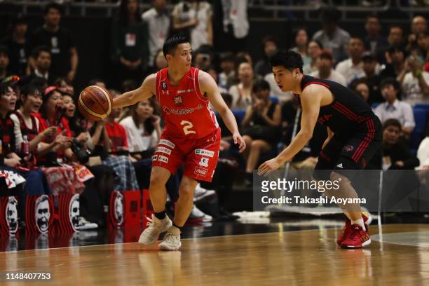 Yuki Togashi of Chiba Jets handles the ball during the B.League final between Chiba Jets and Alvark Tokyo at Yokohama Arena on May 11, 2019 in...