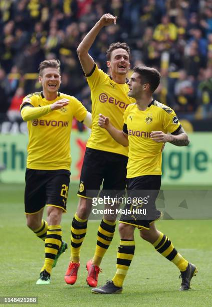 Christian Pulisic of Borussia Dortmund celebrates with teammates after scoring his team's first goal during the Bundesliga match between Borussia...