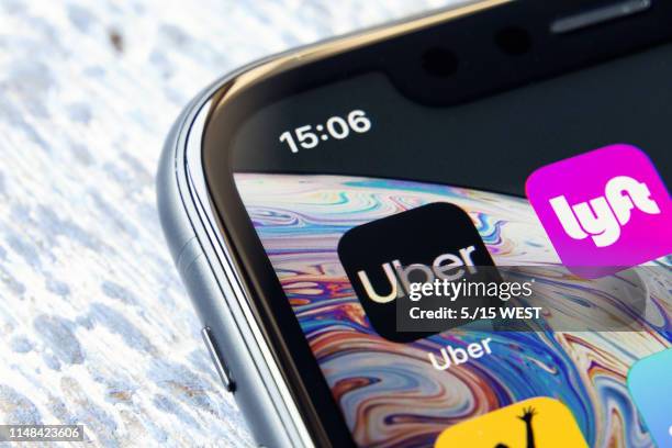 mobile app uber on a apple iphone xr - car pooling stock pictures, royalty-free photos & images