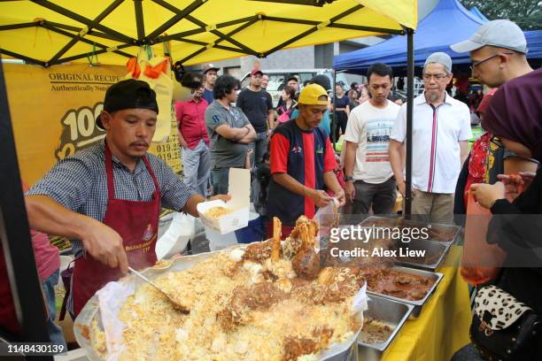 bazaar ramadhan in kuala lumpur - traditional malay food stock pictures, royalty-free photos & images