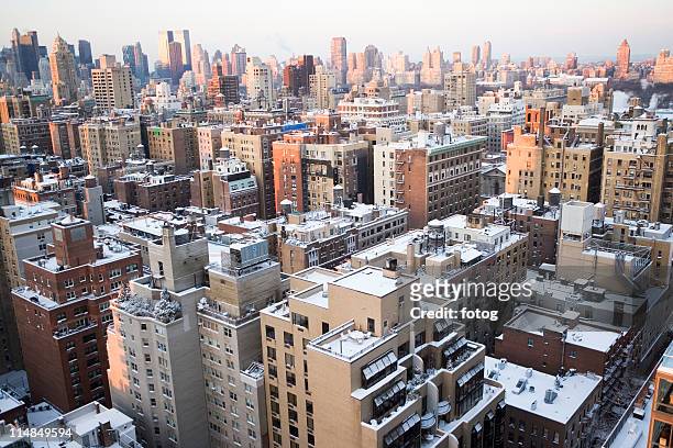 usa, view of new york city covered with snow - rooftop new york photos et images de collection