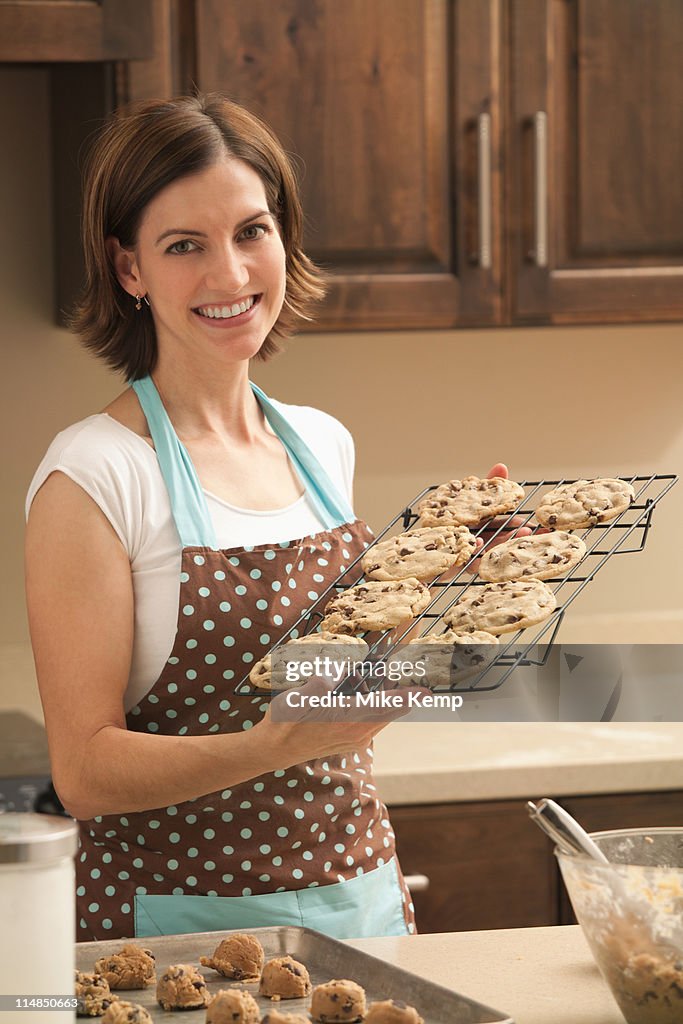 USA, Utah, Lehi, Woman preparing chocolate cookies