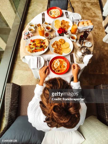 woman at the table for the buffet breakfast with fruit - serviços de limpeza imagens e fotografias de stock