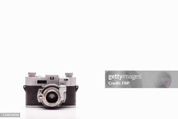 studio shot of vintage camera - attrezzatura fotografica foto e immagini stock