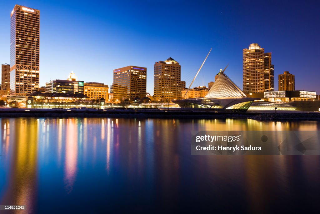 USA, Wisconsin, Milwaukee, Skyline illuminated at night