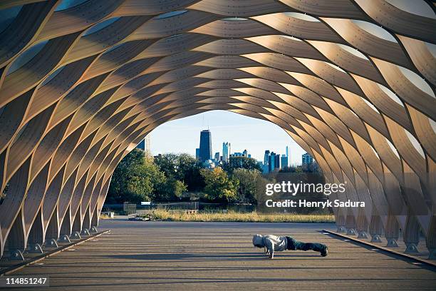 usa, illinois, chicago, man exercising in lincoln park - training center stock pictures, royalty-free photos & images