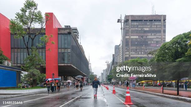 paulista avenue on a rainy day - art museum of sao paulo stock pictures, royalty-free photos & images