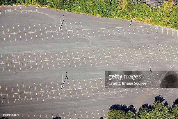 empty parking lot, newport county, rhode island, usa - empty parking lot stockfoto's en -beelden